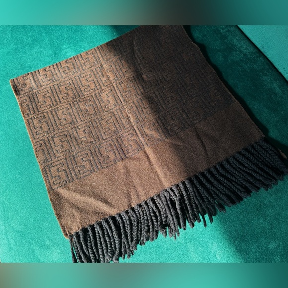 Sold❌Authentic Fendi Wool Scarf - Picture 8 of 15